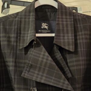 Burberry short classic tie waisted all season jacket. Perfect condition